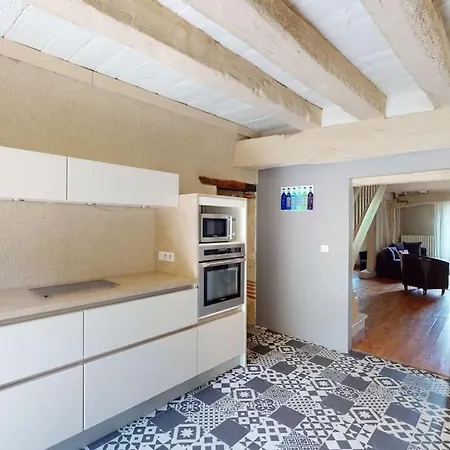 Maison En Pierre 424 M² *